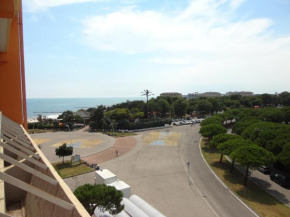 Splendid three-room apartment for 6 people near the sea